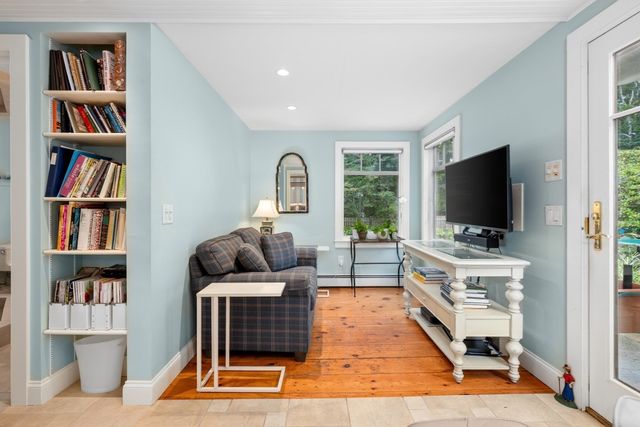 18 Manor Dr, Sandwich, MA 02537