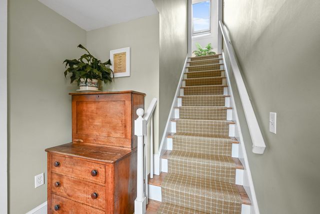 18 Manor Dr, Sandwich, MA 02537