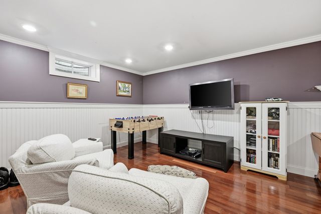 18 Manor Dr, Sandwich, MA 02537