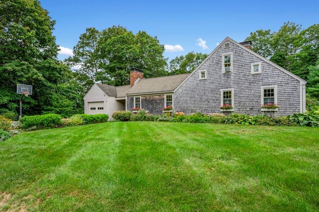 18 Manor Dr, Sandwich, MA 02537