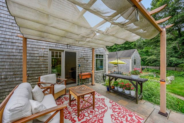 18 Manor Dr, Sandwich, MA 02537