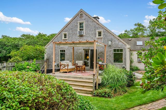 18 Manor Dr, Sandwich, MA 02537