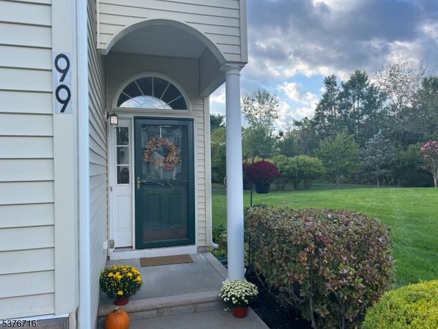 99 Saratoga Ct, Franklin Twp., NJ 08873