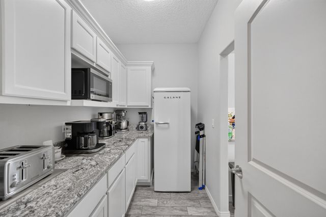134 Orona Road, Los Lunas, NM 87031