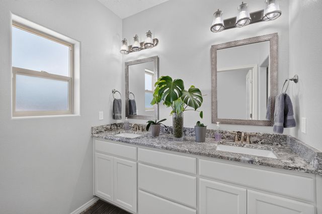 134 Orona Road, Los Lunas, NM 87031