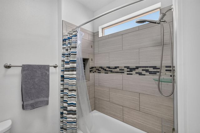 134 Orona Road, Los Lunas, NM 87031