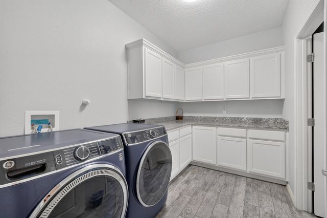 134 Orona Road, Los Lunas, NM 87031