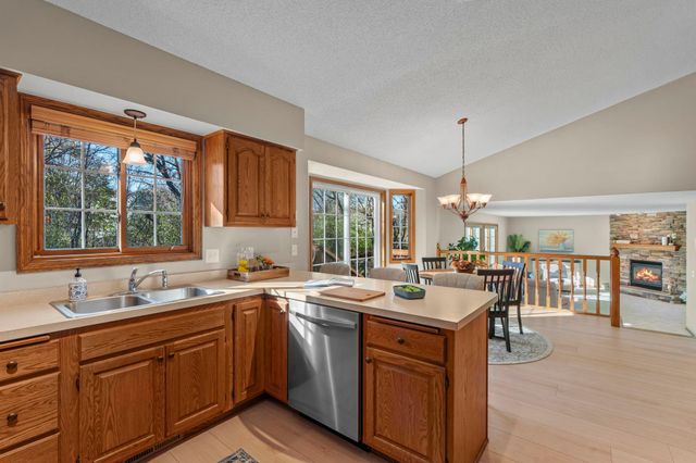 1160 Autumn Drive, Woodbury, MN 55125