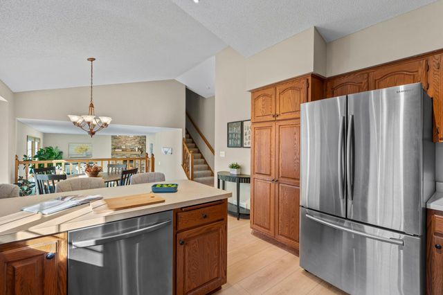 1160 Autumn Drive, Woodbury, MN 55125