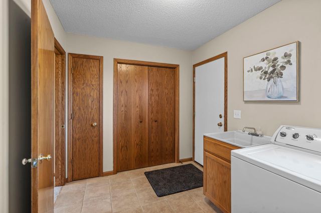 1160 Autumn Drive, Woodbury, MN 55125