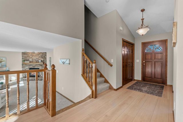 1160 Autumn Drive, Woodbury, MN 55125