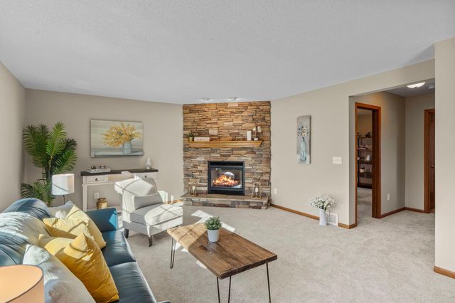 1160 Autumn Drive, Woodbury, MN 55125