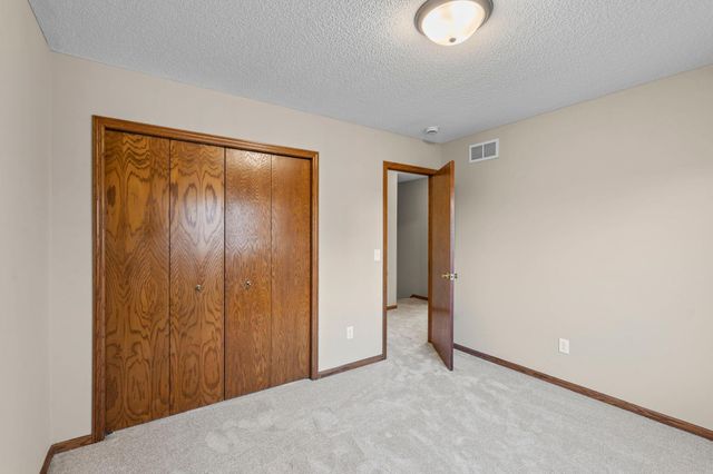 1160 Autumn Drive, Woodbury, MN 55125