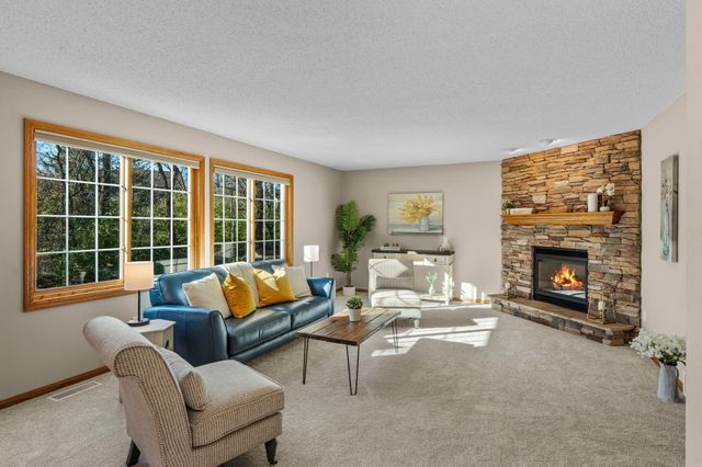 1160 Autumn Drive, Woodbury, MN 55125