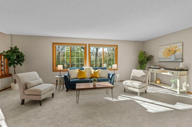 1160 Autumn Drive, Woodbury, MN 55125