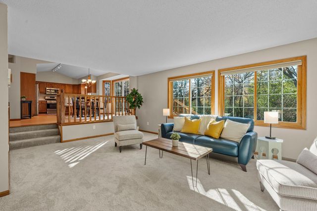 1160 Autumn Drive, Woodbury, MN 55125