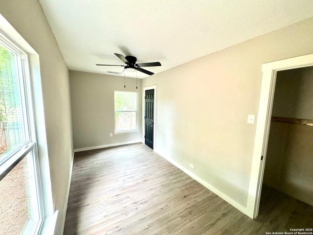 221 Larchmont, San Antonio, TX 78209