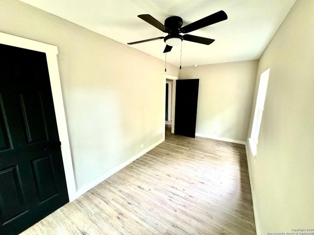 221 Larchmont, San Antonio, TX 78209
