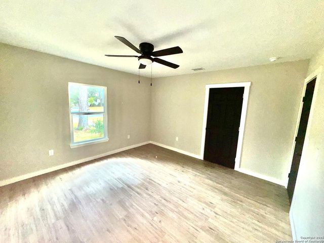 221 Larchmont, San Antonio, TX 78209