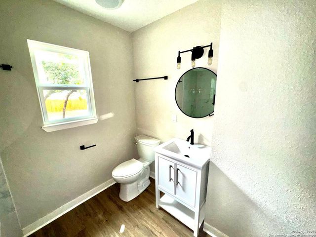221 Larchmont, San Antonio, TX 78209