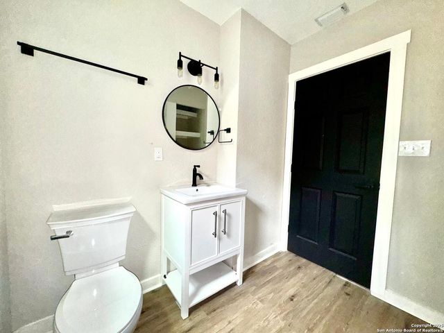 221 Larchmont, San Antonio, TX 78209