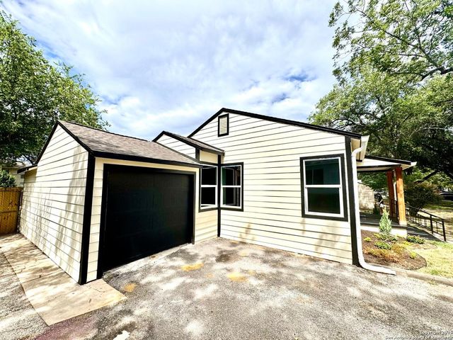 221 Larchmont, San Antonio, TX 78209