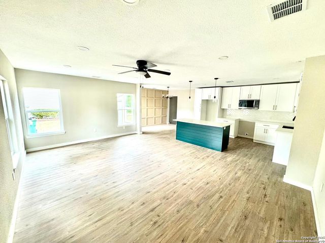 221 Larchmont, San Antonio, TX 78209