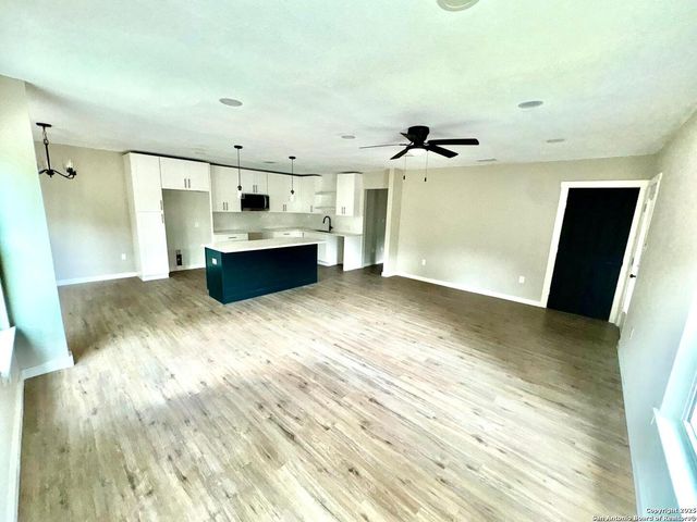 221 Larchmont, San Antonio, TX 78209