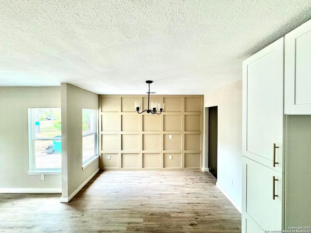 221 Larchmont, San Antonio, TX 78209