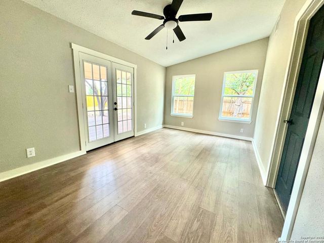 221 Larchmont, San Antonio, TX 78209