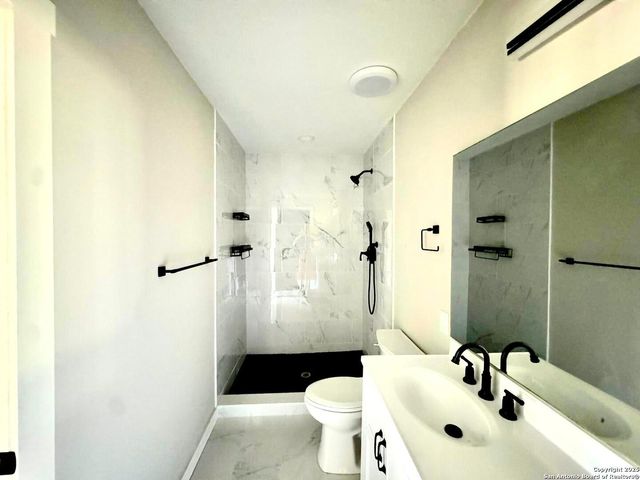 221 Larchmont, San Antonio, TX 78209