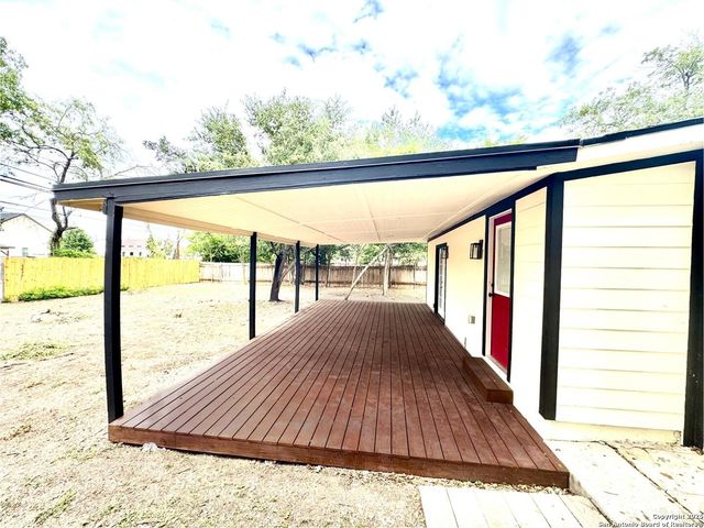221 Larchmont, San Antonio, TX 78209