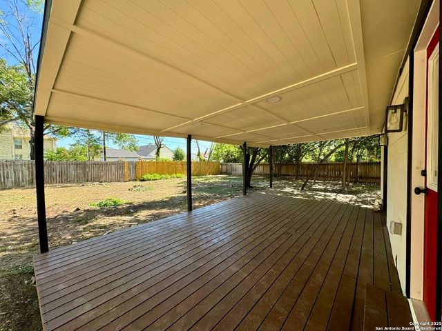 221 Larchmont, San Antonio, TX 78209