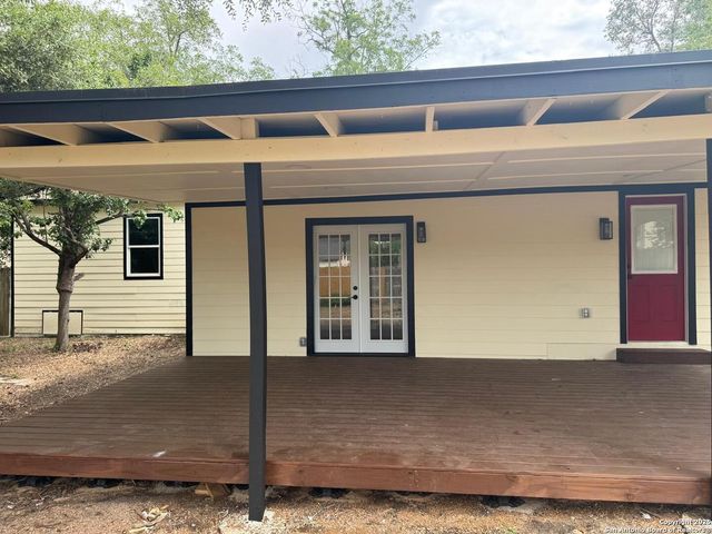 221 Larchmont, San Antonio, TX 78209