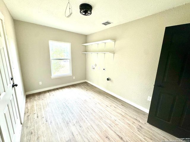 221 Larchmont, San Antonio, TX 78209
