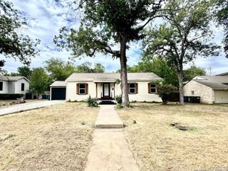 221 Larchmont, San Antonio, TX 78209