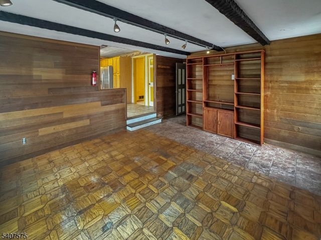 4 Hadlar Dr, Clinton Twp., NJ 08833