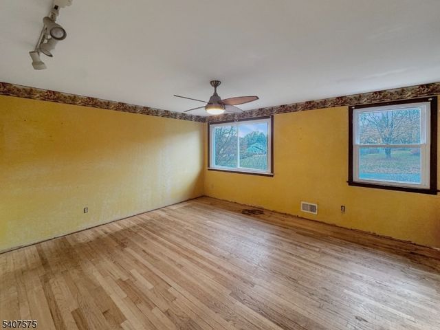 4 Hadlar Dr, Clinton Twp., NJ 08833