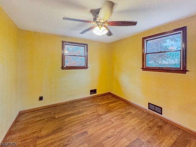 4 Hadlar Dr, Clinton Twp., NJ 08833
