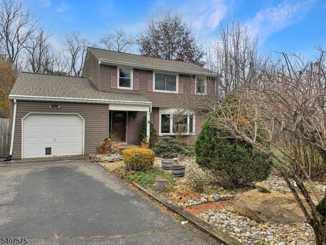 4 Hadlar Dr, Clinton Twp., NJ 08833