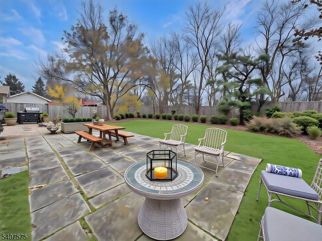 4 Hadlar Dr, Clinton Twp., NJ 08833