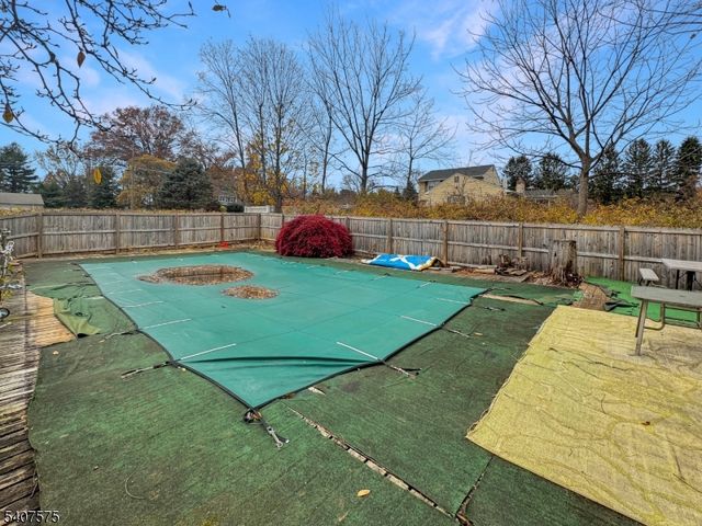 4 Hadlar Dr, Clinton Twp., NJ 08833