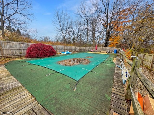 4 Hadlar Dr, Clinton Twp., NJ 08833