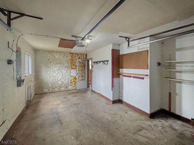 4 Hadlar Dr, Clinton Twp., NJ 08833