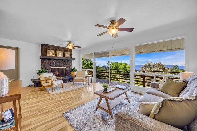 24 Kau St, Kula, HI 96790
