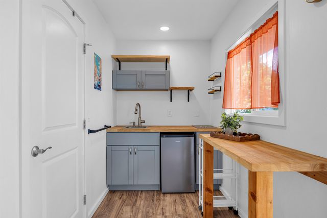 24 Kau St, Kula, HI 96790