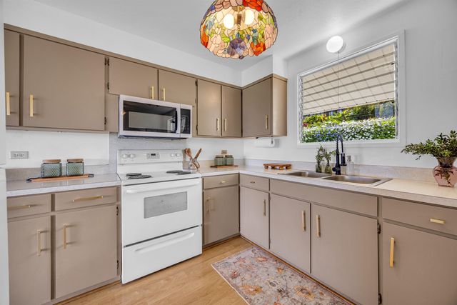 24 Kau St, Kula, HI 96790