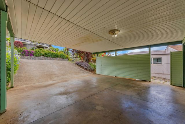 24 Kau St, Kula, HI 96790