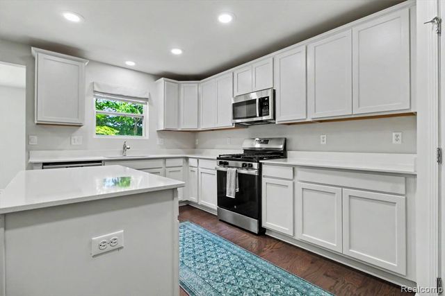 14502 Laurelwood Drive, Belleville, MI 48111