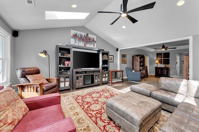 2911 N Charleston Xing, Fayetteville, AR 72703